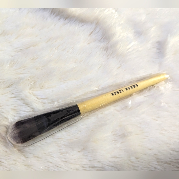 Bobbi Brown Foundation Brush NEW - Picture 1 of 1